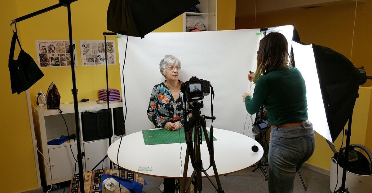 Mari Carmen, la fundadora del negocio, en uno de sus primeros vídeos para la mercería.