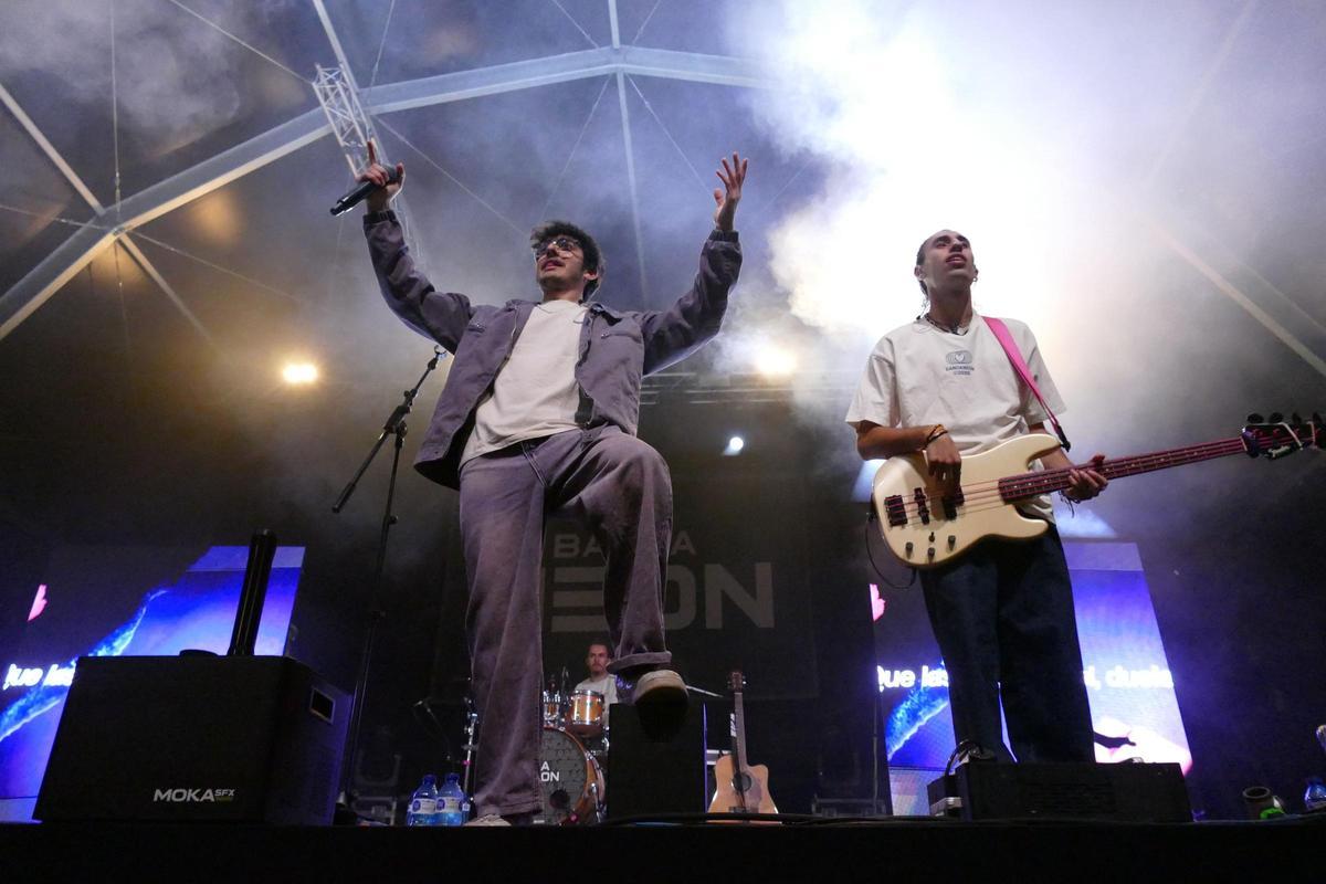 EN IMATGES | La Banda Neon i Dj Ruben Rider van animar la segona nit del Rampell