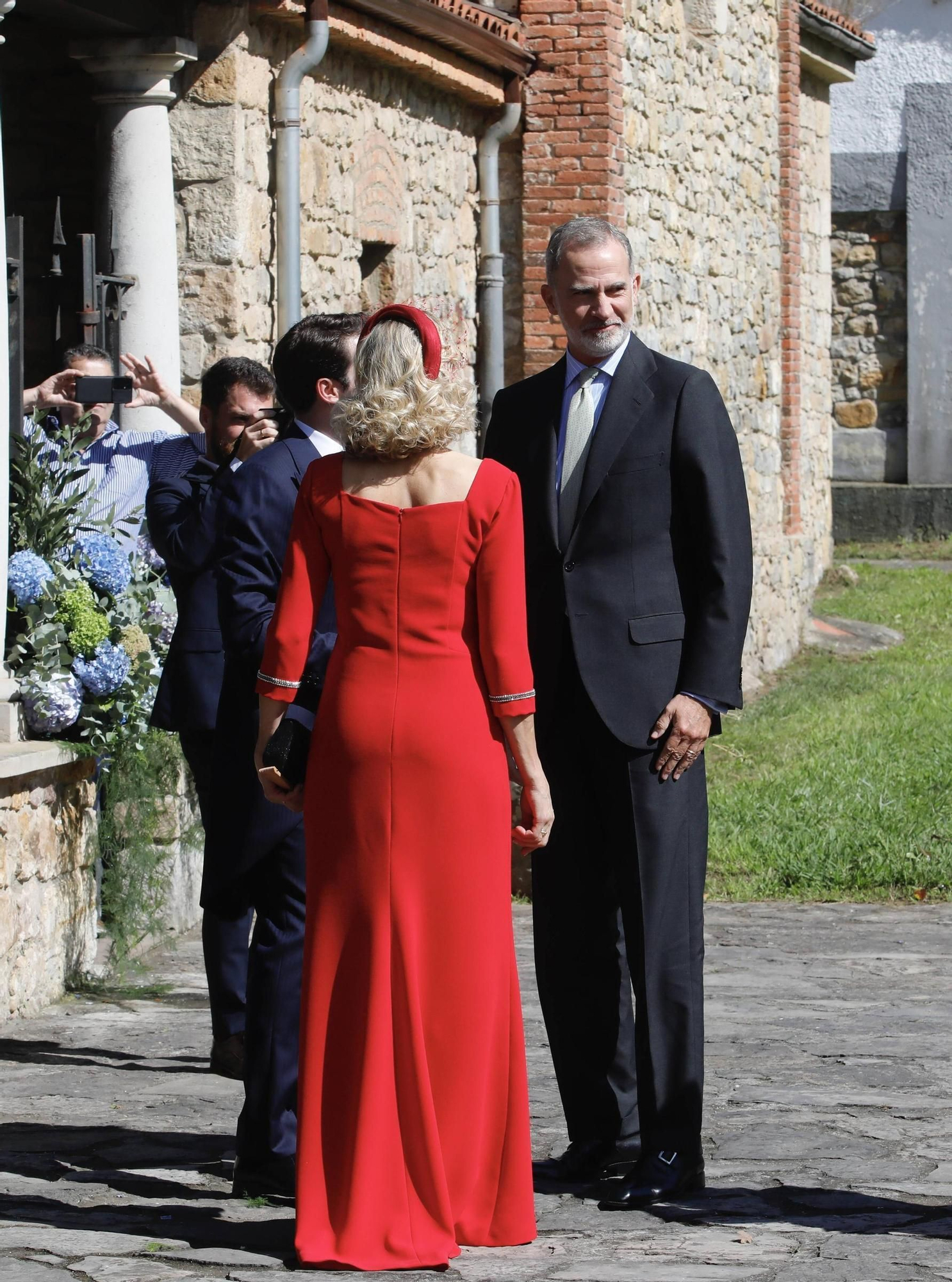 El Rey Felipe VI, testigo de excepción en la boda de su ahijado en Gijón (en imágenes)