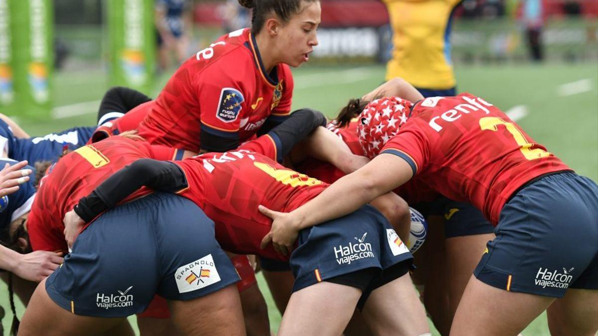 La selección de rugby femenina celebra el título de campeonas de Europa.