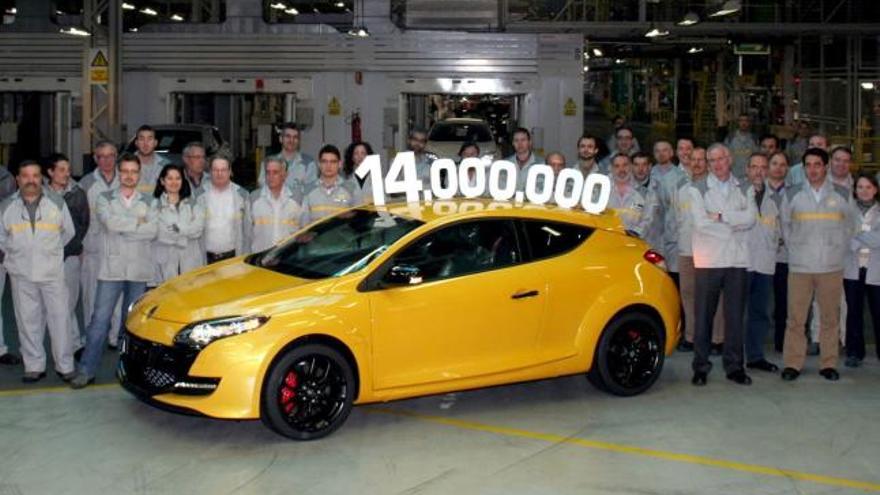 El vehículo 14 millones de Renault en España, fabricado en la  factoría de Palencia