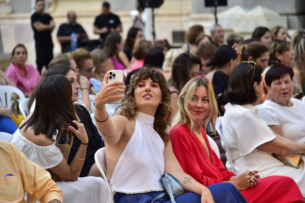 Desfile de moda en la plaza del Ayuntamiento de Cartagena