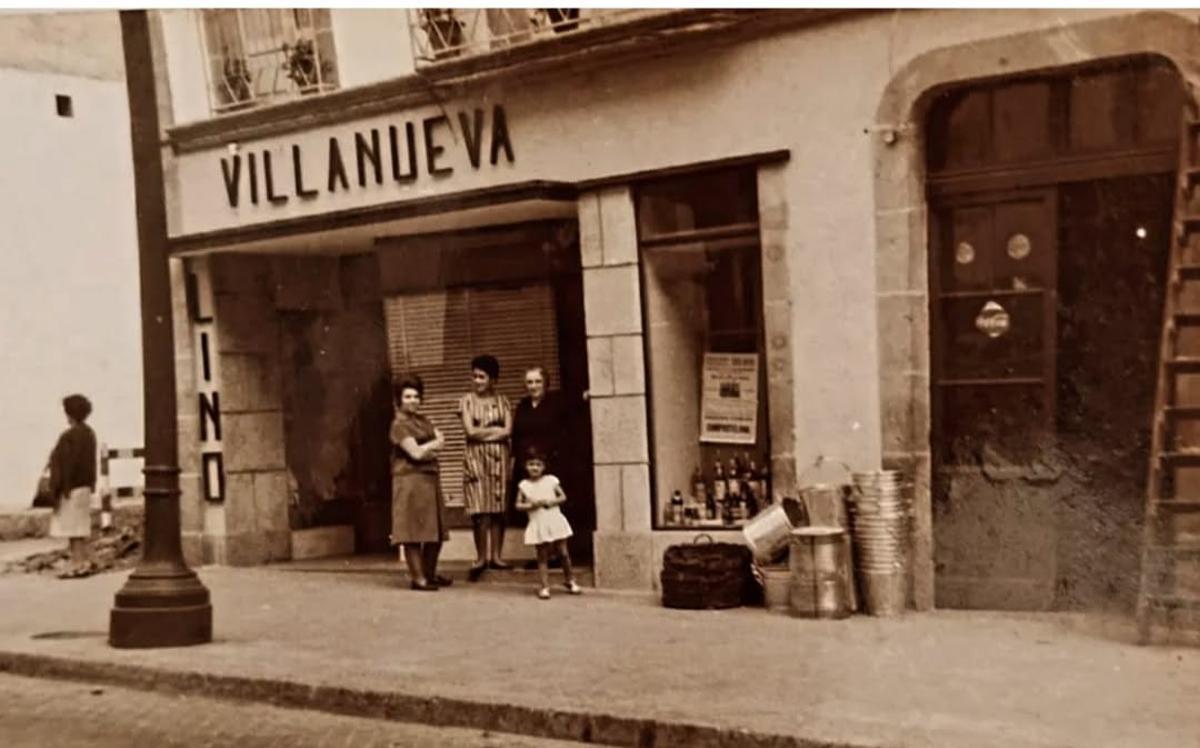 La vieja fotografiaba de la mercería de la abuela de Marisú y Lucía Sebio