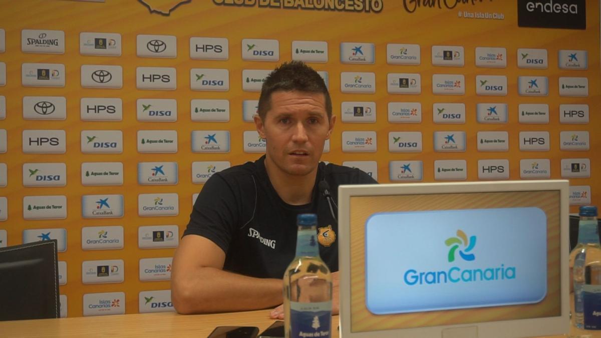 Jaka Lakovic en la sala de prensa del Arena durante la rueda de prensa previa al choque con el Barça de la primera jornada