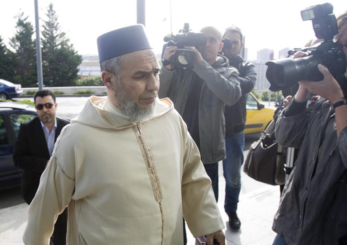El juez toma declaración al imán de Terrassa, acusado de incitar a la violencia contra la mujer