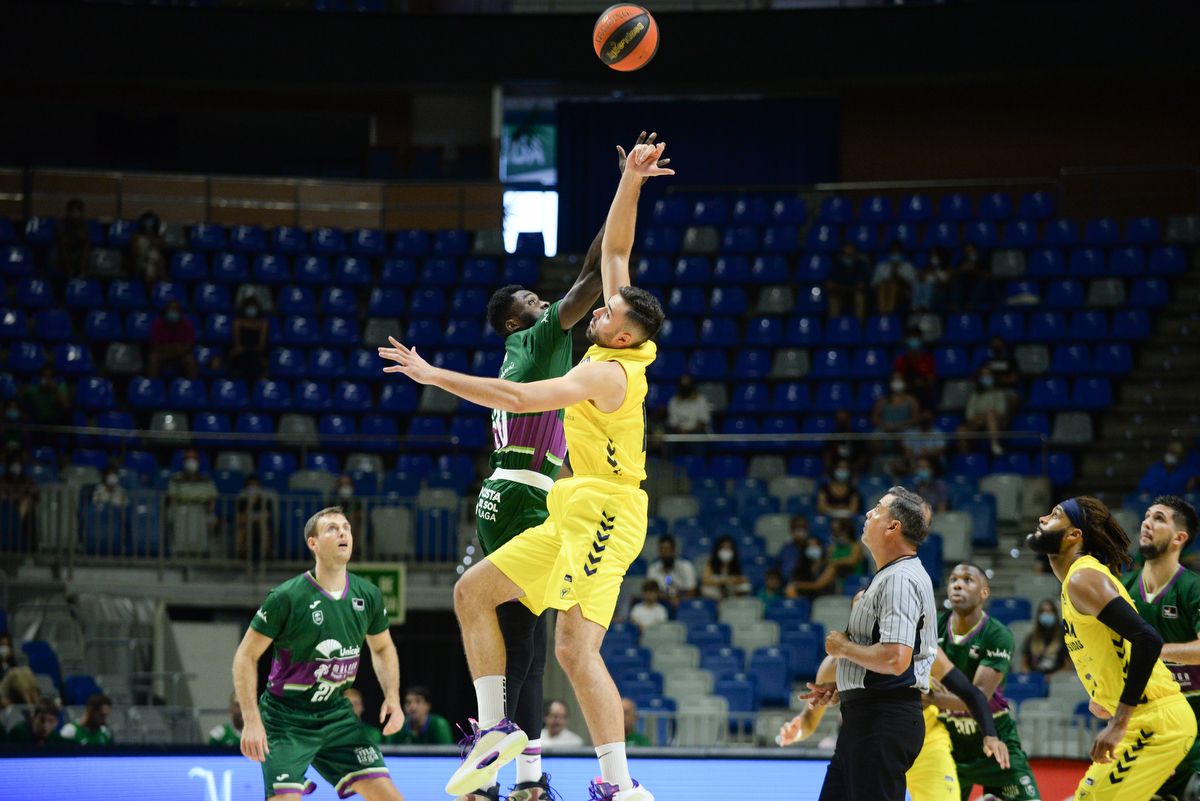 El Unicaja también gana al UCAM y se lleva el Trofeo Costa del Sol