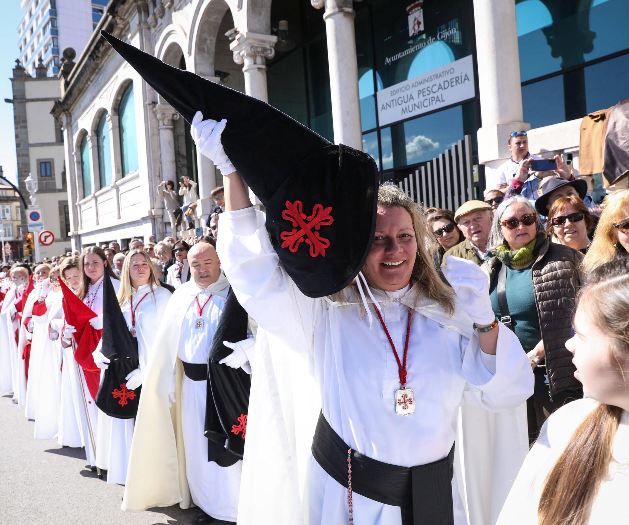Así fue la procesión del Encuentro de Resurrección de Gijón (en imágenes)