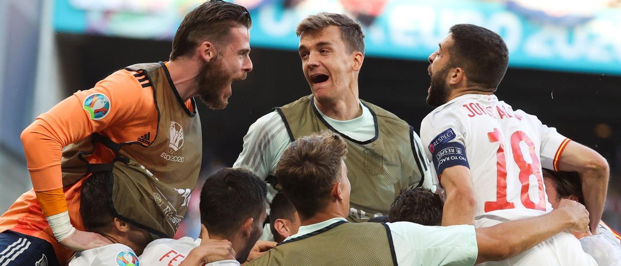 Los jugadores de España celebran uno de los goles ante Croacia