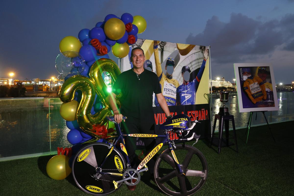 El emotivo homenaje sorpresa al campeón Casero