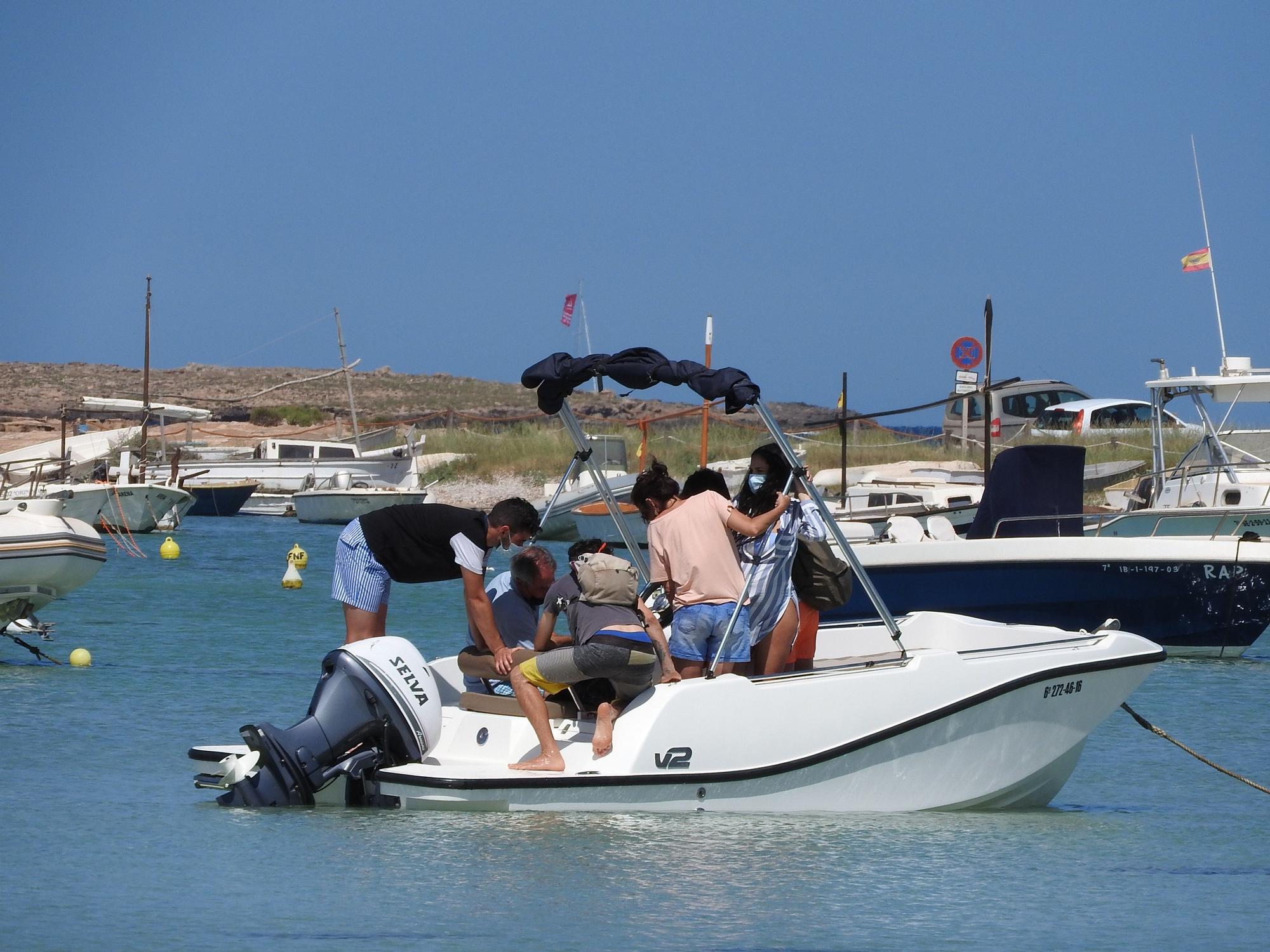 Embarcaciones en s'Estany des Peix en Formentera