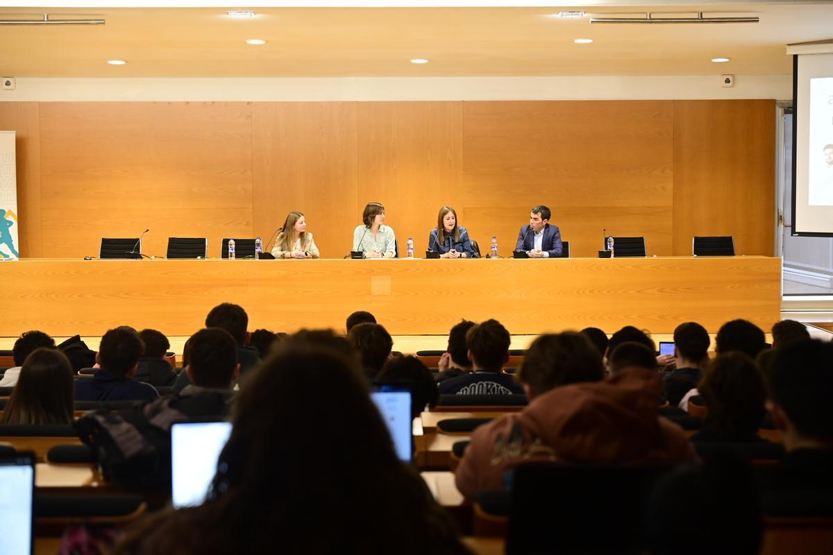 Galería | Debate sobre periodismo deportivo en la UJI
