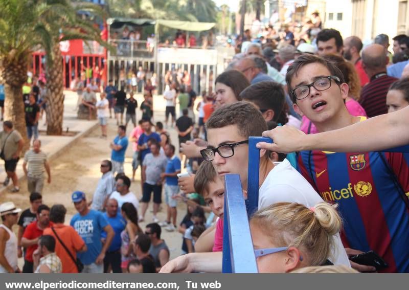 Desfile de peñas y toro