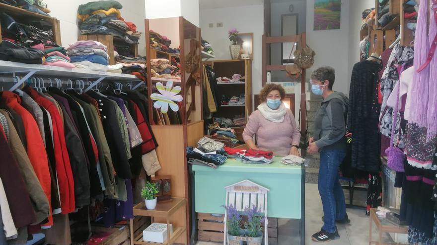 En esta tienda de Miño no se ponen etiquetas: “Dimos desde ropa de diario hasta un vestido de novia”