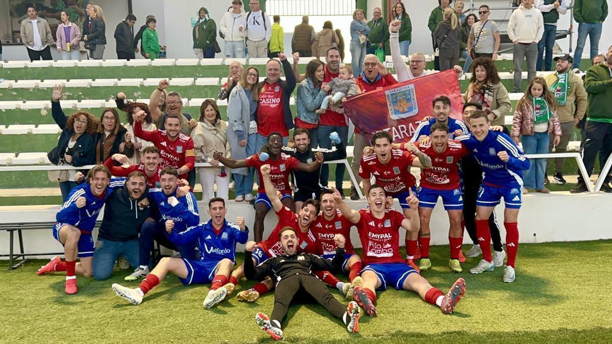 El Tarazona celebra su triunfo en Antequera de la pasada temporada.