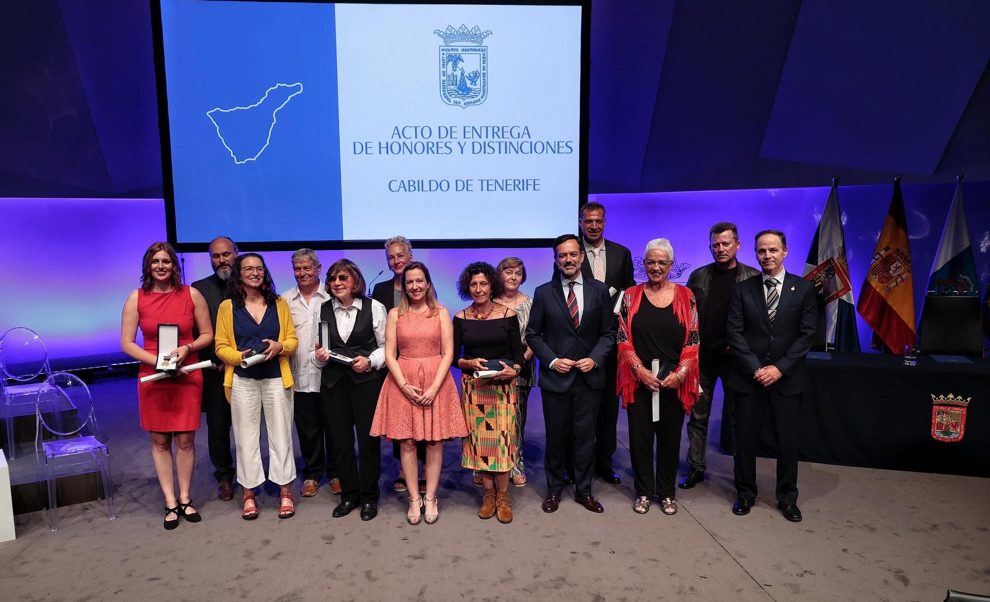 Entrega de las Medallas de Oro y Títulos de Hija Adoptiva de Tenerife