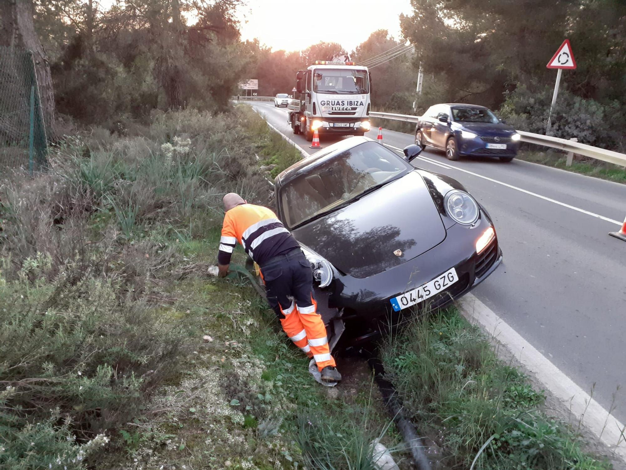 Accidente de tráfico de un Porsche en Ibiza
