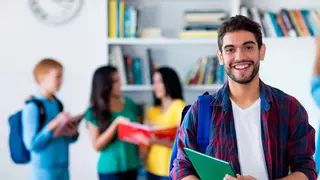 255 estudiantes universitarios con pocos recursos cumplen su sueño gracias a las becas de la Fundación ”la Caixa”