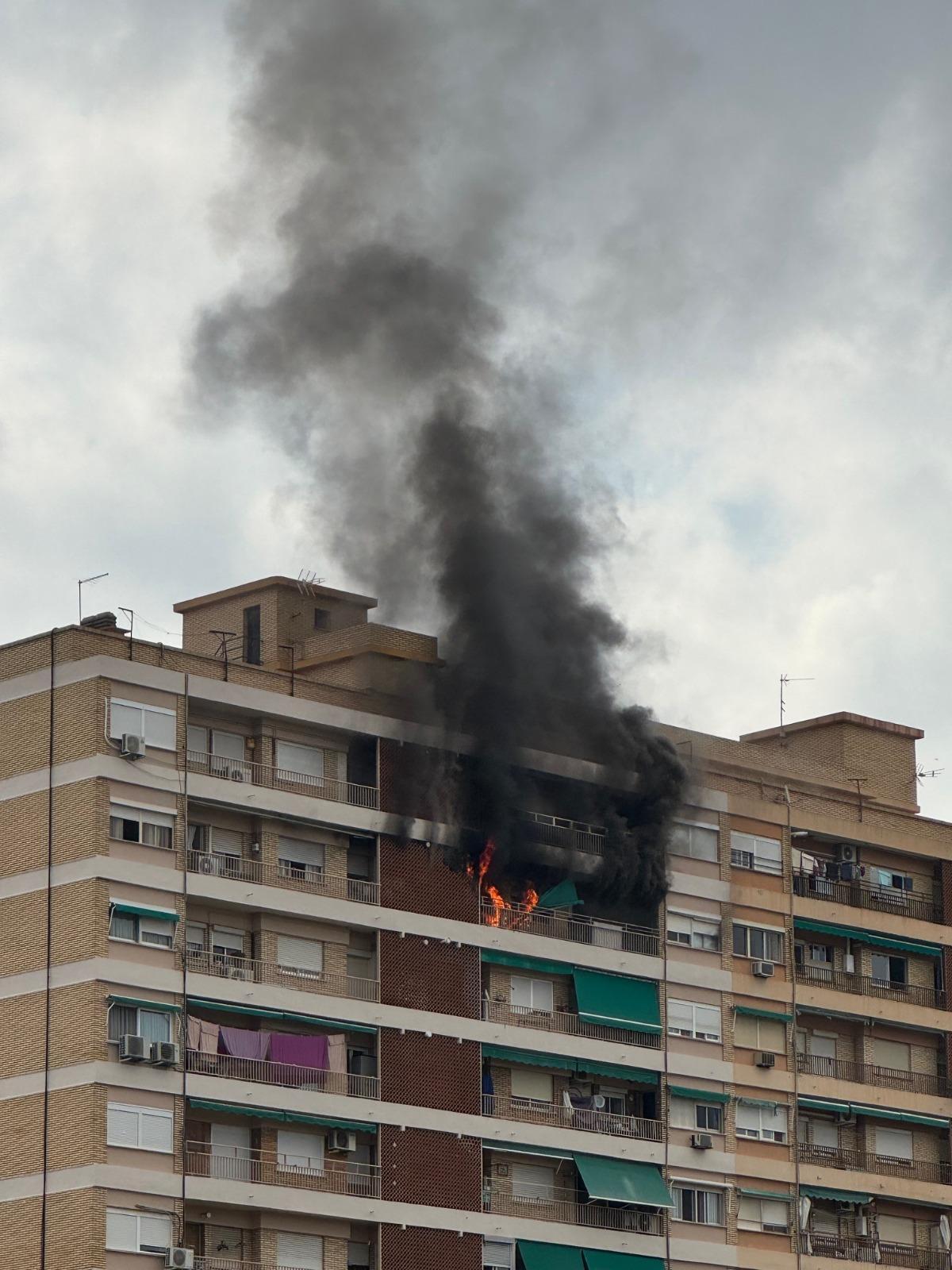 Incendio en un edificio en Campanas
