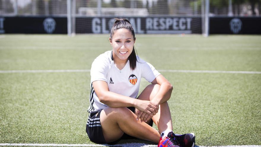 Las jugadoras del Valencia Femenino Paula Nicart y Mari Paz, a la Eurocopa