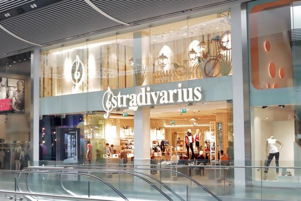 Primera botiga de Stradivarius al Regne Unit, al centre comercial Stratford City de Londres. Primera botiga de Stradivarius al Regne Unit, al centre comercial Stratford City de Londres.