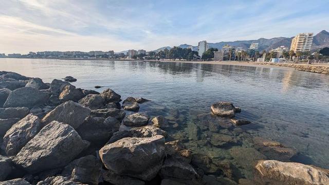 La playa Torre Sant Vicent es una de las más concurridas, puesto que esta situada en el corazón del litoral y muy cerca del casco urbano, y cuenta con tiendas y restaurantes. | BELLIDO