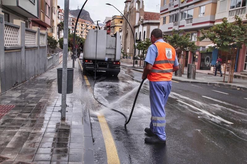 Plan de limpieza en los barrios santacruceros