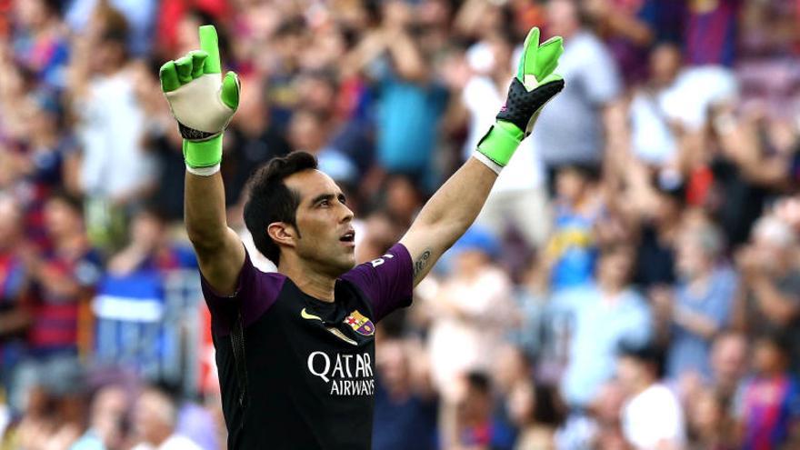 Claudio Bravo arriba a Manchester per tancar el seu fitxatge pel City