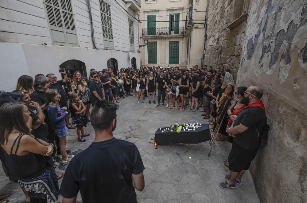 Las fiestas de Canamunt y Canavall finalizan con el entierro del juez Berga