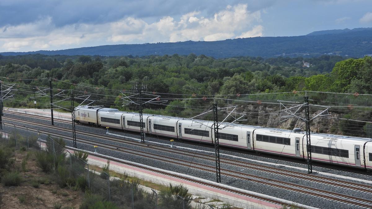 Pruebas de un tren Avril en el tramo Ourense-Madrid.