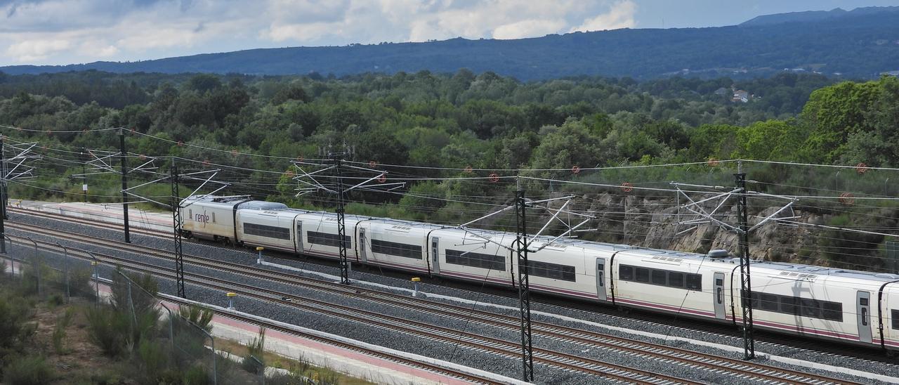 Pruebas de un tren Avril en el tramo Ourense-Madrid