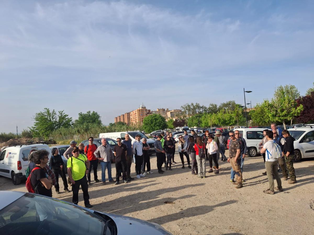 Punto de encuentro del medio centenar de voluntarios que este sábado han participado en la búsqueda de Pablo Cebolla.