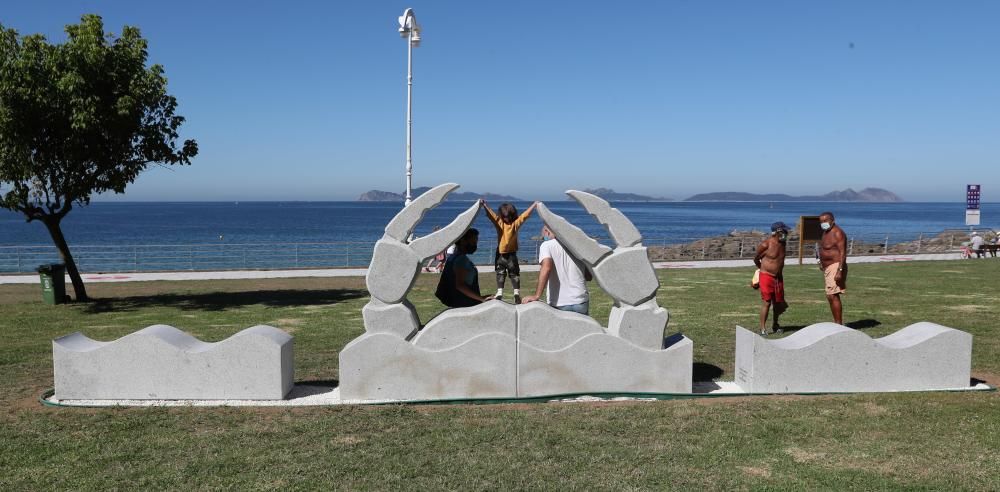 Inauguración de la escultura de la nécora de Samil / R. Grobas