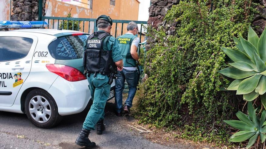 Registro en la casa de Tomás Gimeno