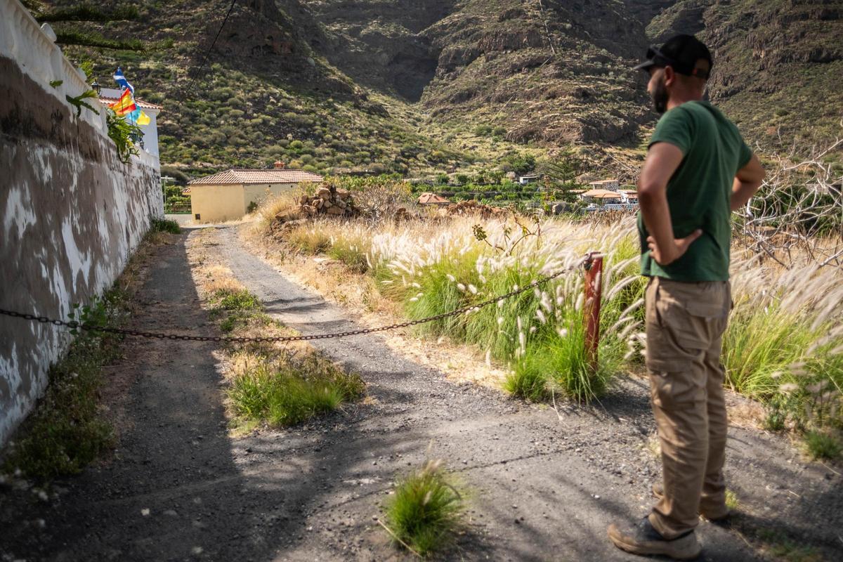 Dispute Among Residents Over Closed Pathway in Igueste de Candelaria