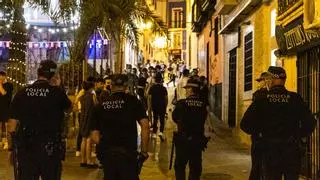La falta de medidas contra el ruido agrava el enfrentamiento entre vecinos y hosteleros del Casco Antiguo de Alicante