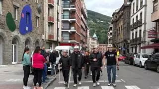 Héctor Pérez, uno de los mineros de Ibias encerrados que ahora marchan a Oviedo: "No es fácil lo que estamos pasando, los ahorros se van acabando"