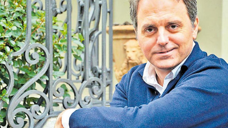 El escritor de novela negra, el gallego Domingo Villar.