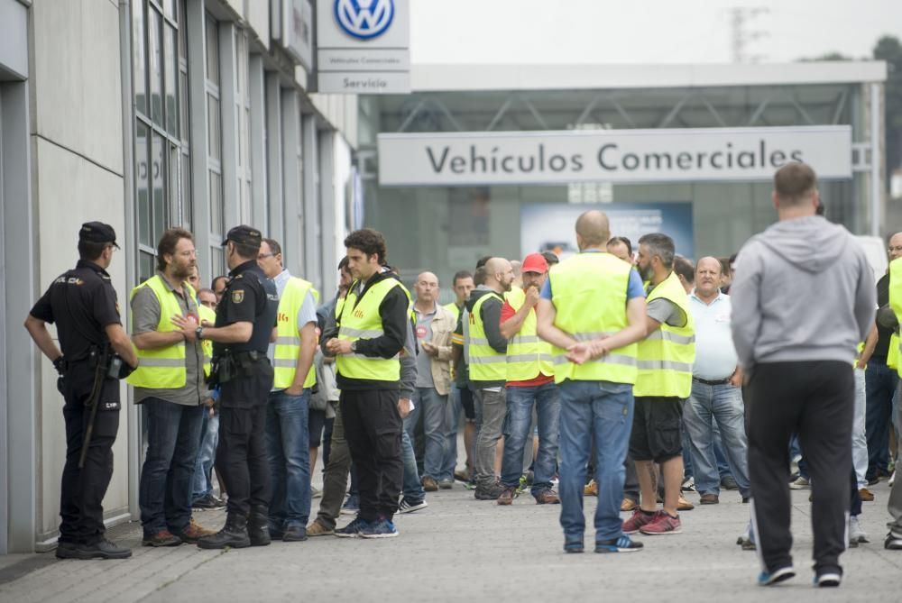 Los sindicatos CIG, CC.OO.  y UGT sitúan en el 90-95% el seguimiento de la huelga general del sector en la provincial.