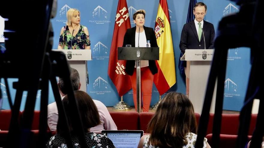 Violante Tomás, Noelia Arroyo y Javier Celdrán comparecieron tras el Consejo de Gobierno.