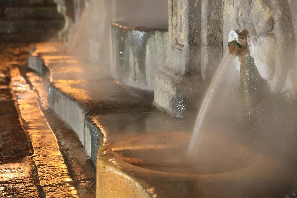 Caños Das Burgas, Fuentes Termales