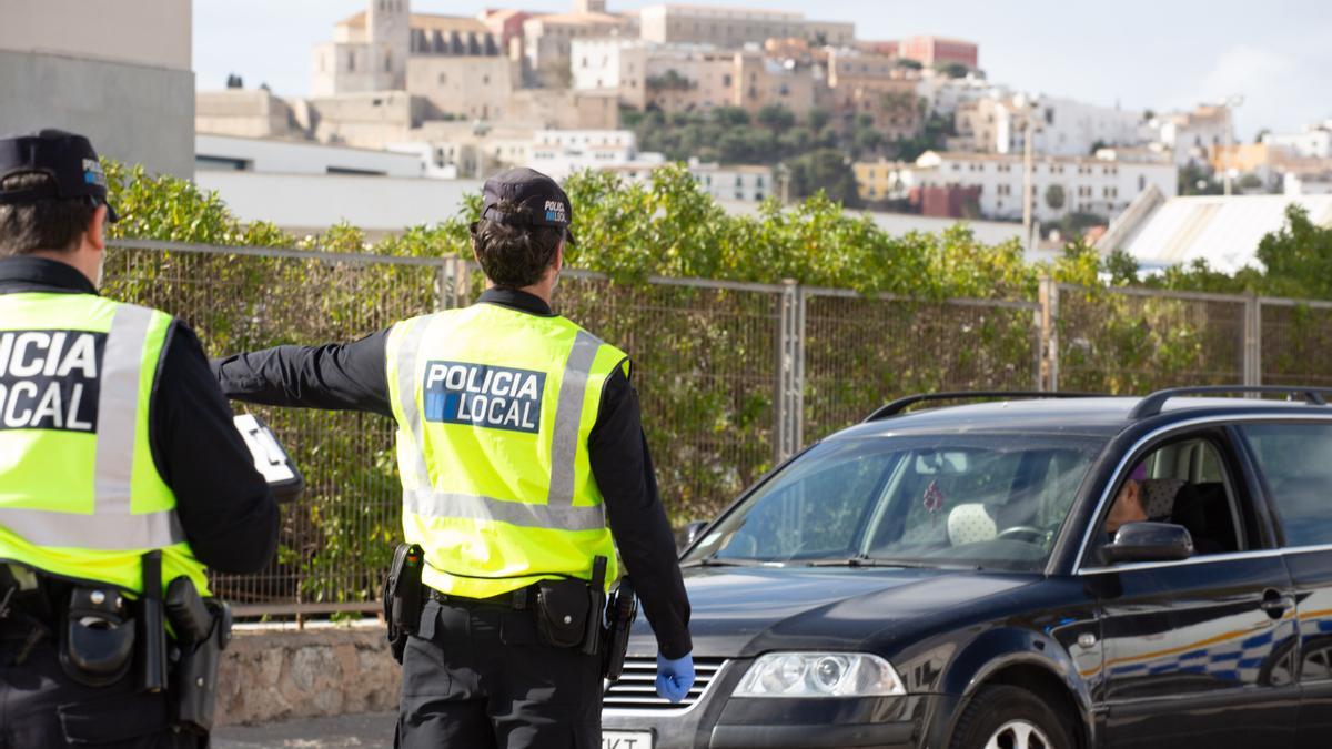 Control de la Policía Local de Ibiza en una imagen de archivo