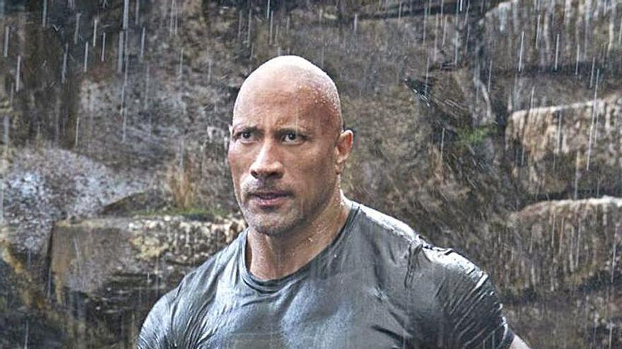 Dwayne &#039;La Roca&#039; Johnson, en una secuencia de la taquillera saga &#039;Fast and Furious&#039;.