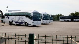 Investigan por qué una niña de P-3 de Sitges se quedó todo el día 'olvidada' en el bus escolar