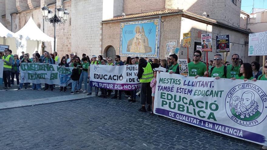 La camiseta verde toma la Vuelta a España: los profesores de la Safor trasladan su reivindicación al puerto de Barx