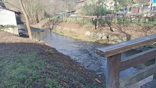 El plan de limpieza de los cauces de fluviales de Mieres, con 800.000 euros de inversión, llega al río Turón