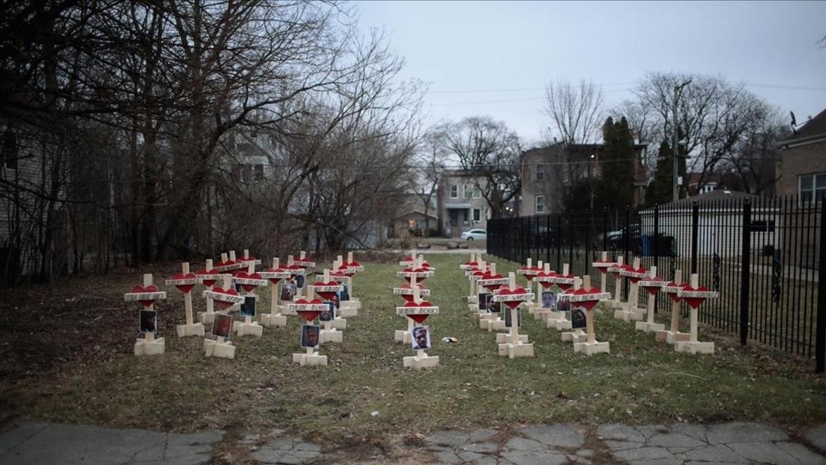 Cruces que simbolizan los asesinados en Chicago en lo que va de 2017