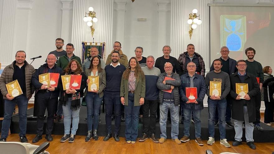 Asistentes a la presentación del Llibret de la Falla Benlloch de Xàtiva.