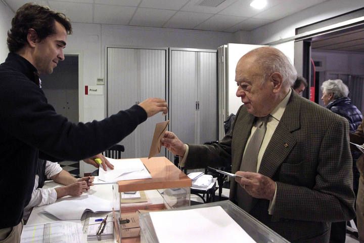 PUJOL VOTANDO EN LAS ELECCIONES GENERALES DEL 20D