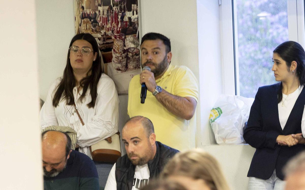 Una tensa asamblea de Hogueras