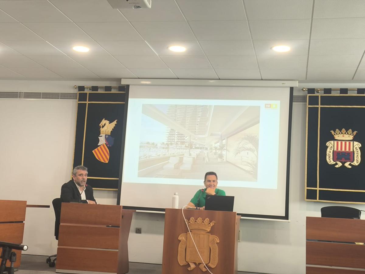El alcalde y el representante de la promotora en la audiencia